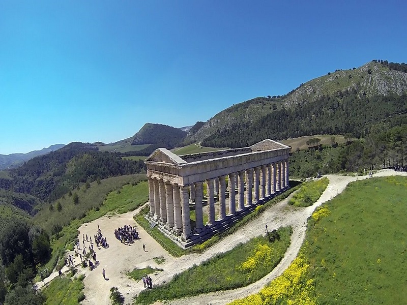 Tempio e teatro di segesta